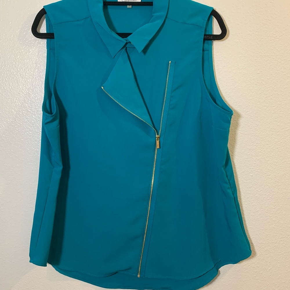 Teal color.  More towards green than photo shows towards blue.